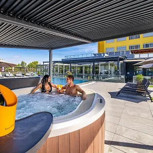 Aura Design & Garden Pool 3*, Praga Czechy